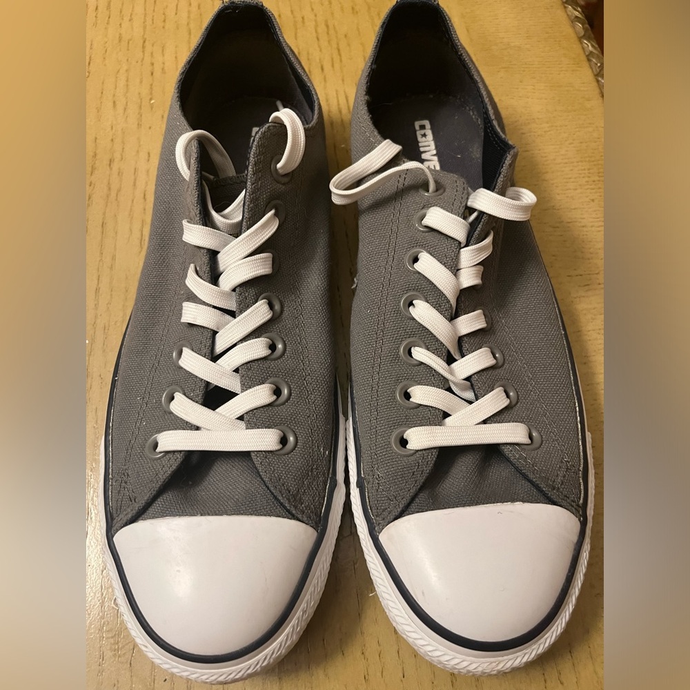 Gray canvas men’s size 9 shoes. Excellent condition. Like new. Worn once.
